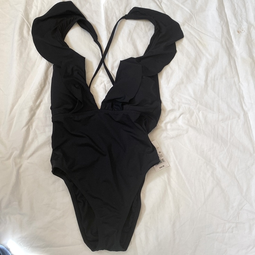 NWT Shade & Shore Black ruffle Plunge 1 piece swim suit Sz S (4-6).  Cheeky cut